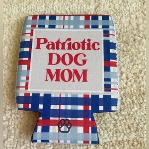 NWT Patriotic Dog Mom Can Koozie